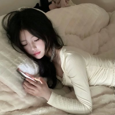 一位站立的人